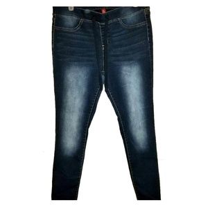 Dark wash LEI Pull On junior Jeggings- Stretch